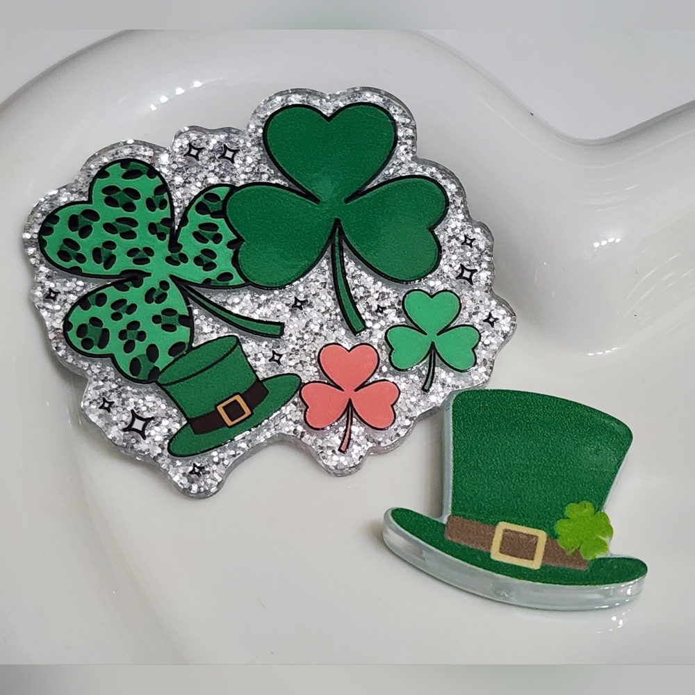 St Patricks Day Flatback Focal Bead Green Badge Craftsโ Bag Clip Keychain Magnet